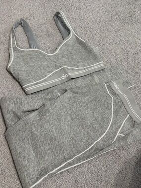 ALO Yoga Gray Seamless Sports Bra & Leggings Set